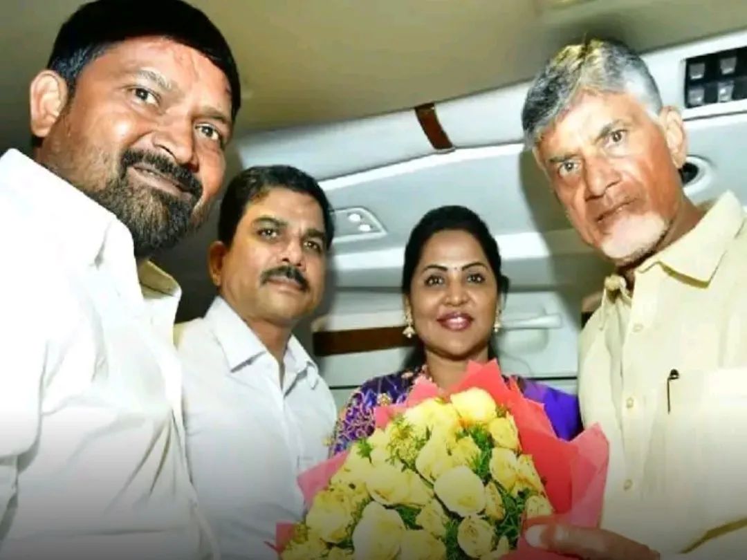 Undavalli Sridevi | చంద్రబాబును కలిసిన శ్రీదేవి.. తాడికొండ టికెట్ దక్కేనా? Undavalli Sridevi | చంద్రబాబును కలిసిన శ్రీదేవి.. తాడికొండ టికెట్ దక్కేనా?
