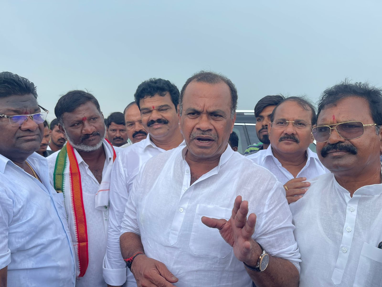 Komatireddy | కాంగ్రెస్ దే విజయం.. సర్వేలన్నీ ఇదే చెప్తున్నాయి: ఎంపీ కోమటిరెడ్డి Komatireddy | కాంగ్రెస్ దే విజయం.. సర్వేలన్నీ ఇదే చెప్తున్నాయి: ఎంపీ కోమటిరెడ్డి