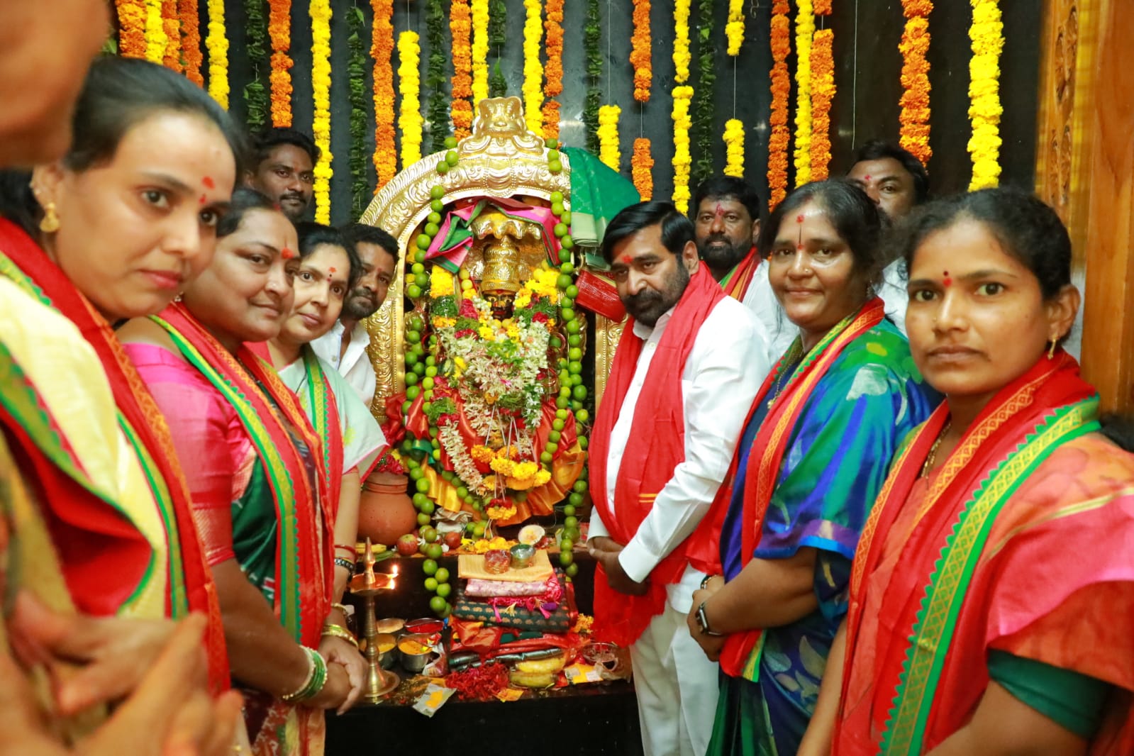 Jagdish Reddy | సంస్కృతి, సంప్రదాయాలకు బోనాల పండుగ ప్రతీతి: మంత్రి జగదీశ్ రెడ్డి Jagdish Reddy | సంస్కృతి, సంప్రదాయాలకు బోనాల పండుగ ప్రతీతి: మంత్రి జగదీశ్ రెడ్డి
