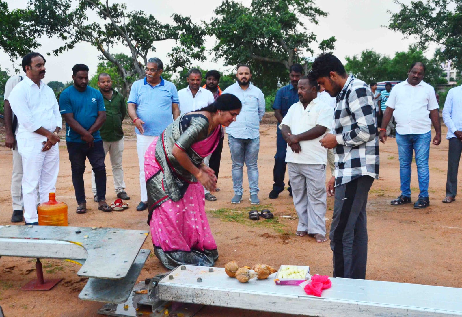 Medak | 23న మెదక్లో సీఎం బహిరంగ సభ.. స్టేజీ పనులు ప్రారంభించిన ఎమ్మెల్యే పద్మా దేవేందర్ రెడ్డి Medak | 23న మెదక్లో సీఎం బహిరంగ సభ.. స్టేజీ పనులు ప్రారంభించిన ఎమ్మెల్యే పద్మా దేవేందర్ రెడ్డి