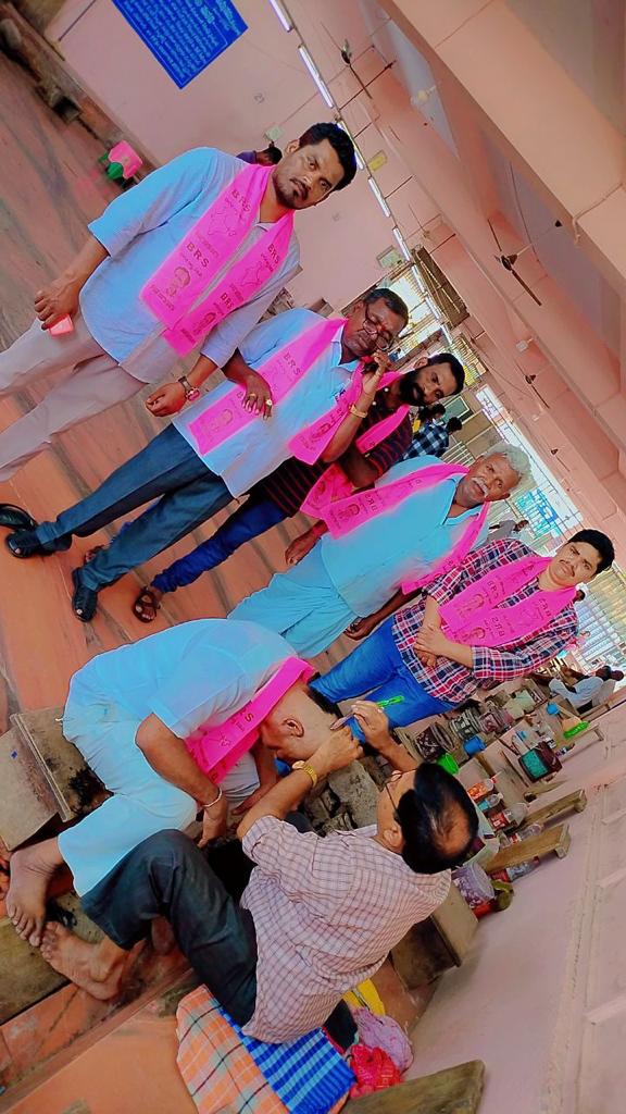Vemulawada | ‘చల్మెడ’కు టికెట్.. రాజన్నకు తలనీలాలు! Vemulawada | ‘చల్మెడ’కు టికెట్.. రాజన్నకు తలనీలాలు!