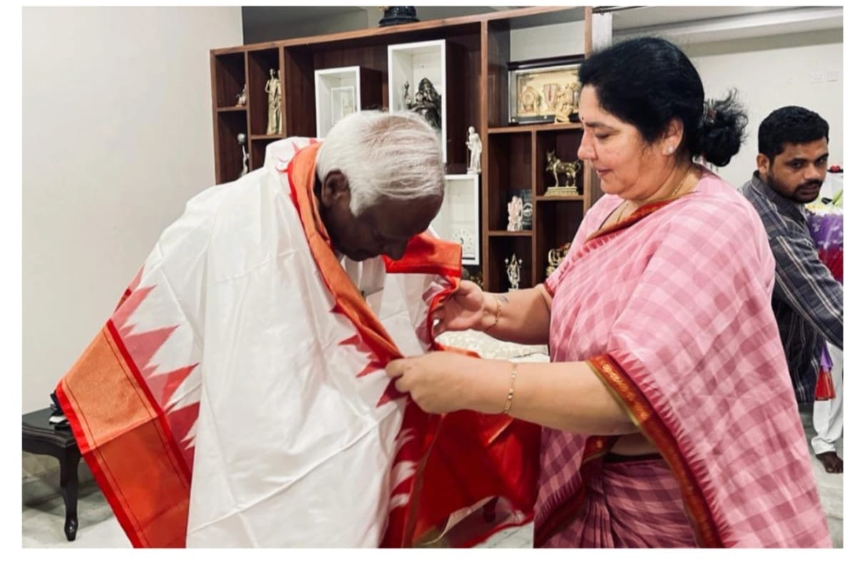 Minister Satyavathi | బీఆర్ఎస్ అభ్యర్థులకు మంత్రి సత్యవతి దీవెన Minister Satyavathi | బీఆర్ఎస్ అభ్యర్థులకు మంత్రి సత్యవతి దీవెన