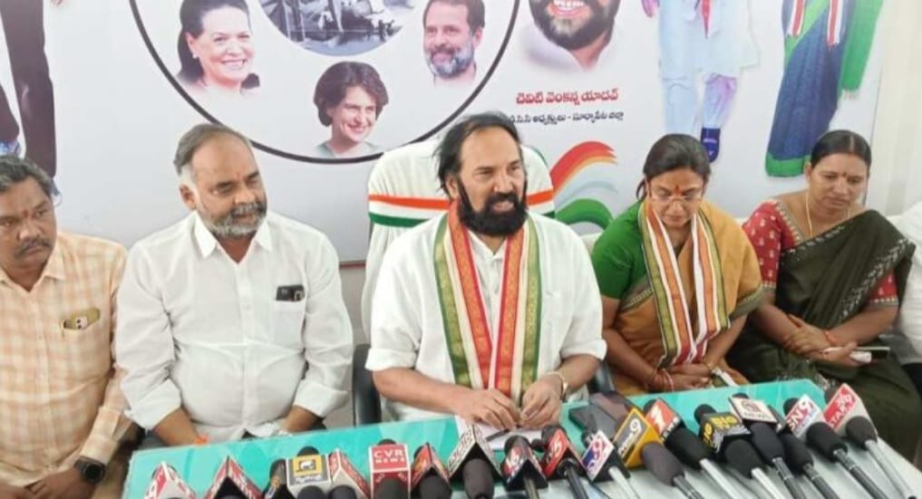 Uttam Kumar Reddy | ఉమ్మడి నల్లగొండలో 12సీట్లు గెలుస్తాం.. పీసీసీ మాజీ చీఫ్, ఎంపీ ఎన్.ఉత్తమ్ కుమార్రెడ్డి Uttam Kumar Reddy | ఉమ్మడి నల్లగొండలో 12సీట్లు గెలుస్తాం.. పీసీసీ మాజీ చీఫ్, ఎంపీ ఎన్.ఉత్తమ్ కుమార్రెడ్డి