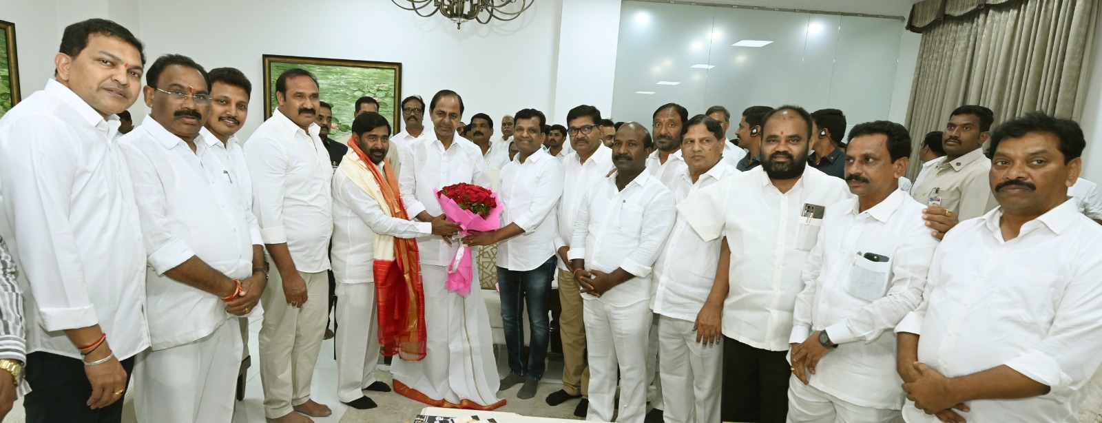 Nalgonda | సీఎం కేసీఆర్తో.. ఉమ్మడి నల్లగొండ బీఆరెస్ అభ్యర్థుల భేటీ Nalgonda | సీఎం కేసీఆర్తో.. ఉమ్మడి నల్లగొండ బీఆరెస్ అభ్యర్థుల భేటీ