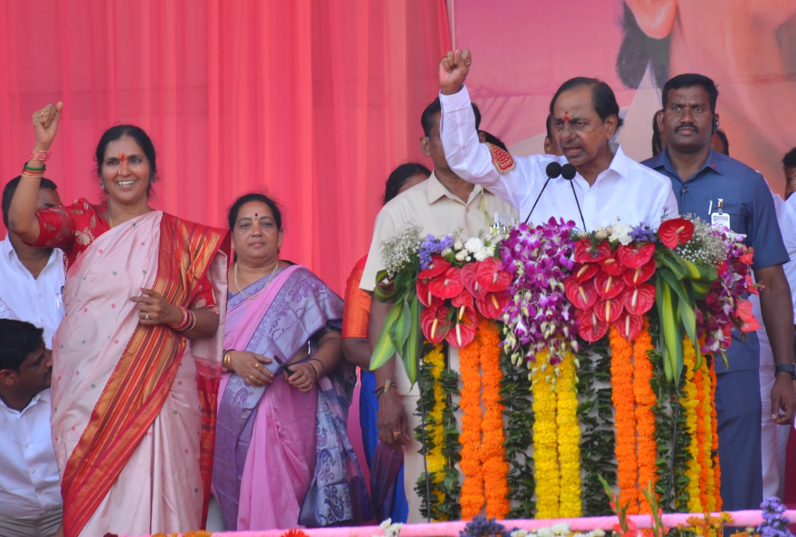 CM KCR | మోసకారుల మాటలు నమ్మితే మళ్లీ గోసనే: సీఎం కేసీఆర్ CM KCR | మోసకారుల మాటలు నమ్మితే మళ్లీ గోసనే: సీఎం కేసీఆర్