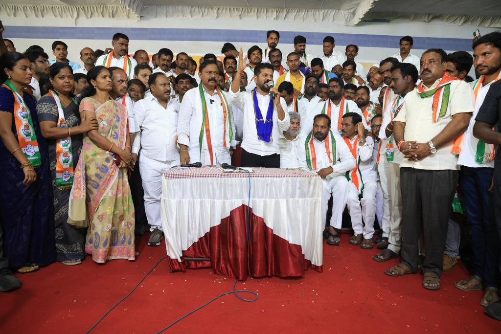 Revanth Reddy | మోదీ, కేసీఆర్, అసదుద్దీన్ ముగ్గురూ తోడు దొంగలు: రేవంత్ రెడ్డి Revanth Reddy | మోదీ, కేసీఆర్, అసదుద్దీన్ ముగ్గురూ తోడు దొంగలు: రేవంత్ రెడ్డి