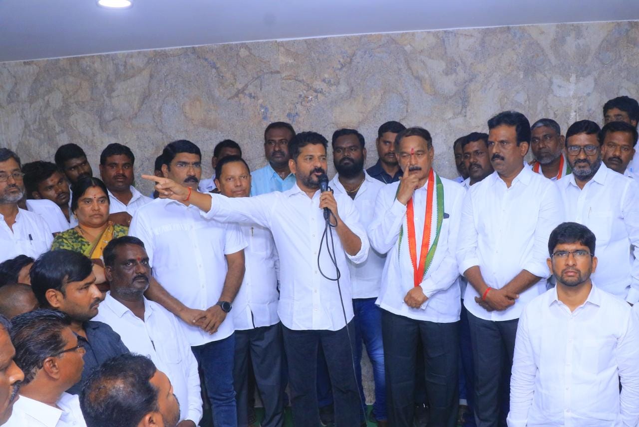 Revanth Reddy | రేవంత్ రెడ్డి సమక్షంలో.. కాంగ్రెస్ పార్టీలో చేరిన బీజేపీ నేత NP వెంకటేశ్ Revanth Reddy | రేవంత్ రెడ్డి సమక్షంలో.. కాంగ్రెస్ పార్టీలో చేరిన బీజేపీ నేత NP వెంకటేశ్