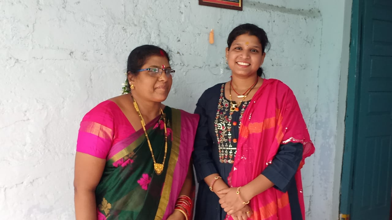 Godavarikhani | తల్లికి.. చంద్రుడిపై స్థలం కొనుగోలు చేసి ఇచ్చిన తనయ! రిజిస్ట్రేషన్ పూర్తి Godavarikhani | తల్లికి.. చంద్రుడిపై స్థలం కొనుగోలు చేసి ఇచ్చిన తనయ! రిజిస్ట్రేషన్ పూర్తి