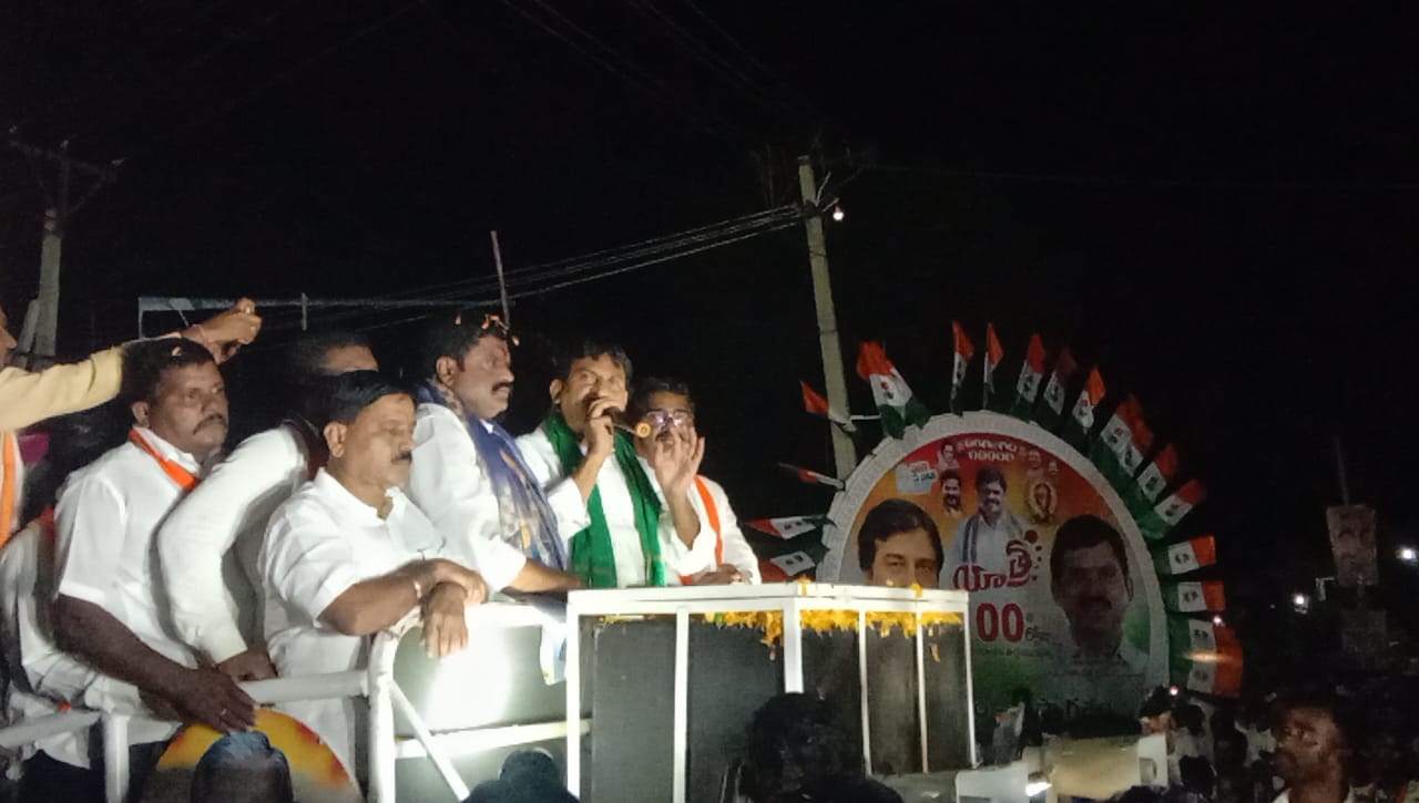Ponguleti | BRS, BJP రెండు పార్టీలు ఓక్కటే.. ఖమ్మం వేదికగా రుజువైంది: పొంగులేటి శ్రీనివాసరెడ్డి Ponguleti | BRS, BJP రెండు పార్టీలు ఓక్కటే.. ఖమ్మం వేదికగా రుజువైంది: పొంగులేటి శ్రీనివాసరెడ్డి