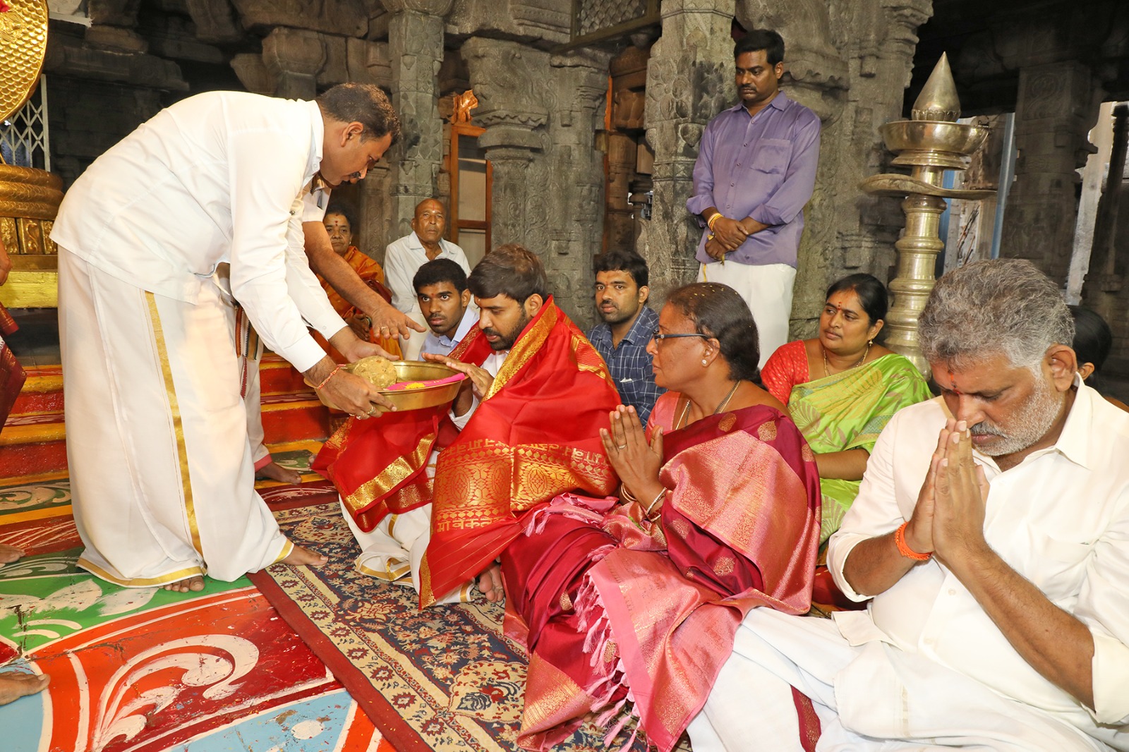 TTD బోర్డు సభ్యులుగా.. ముగ్గురు ప్రమాణ స్వీకారం TTD బోర్డు సభ్యులుగా.. ముగ్గురు ప్రమాణ స్వీకారం