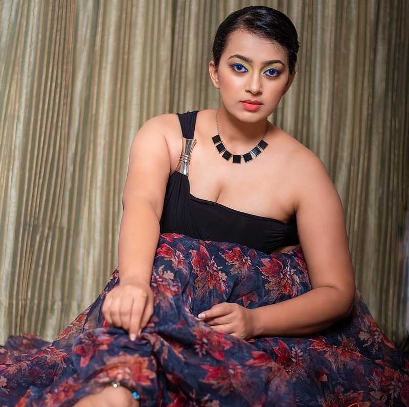 Ester Noronha | బాబోయ్.. ఇంత టాలెంటా? ఇన్నాళ్లూ ఎందుకు కామ్గా ఉందో మరి? Ester Noronha | బాబోయ్.. ఇంత టాలెంటా? ఇన్నాళ్లూ ఎందుకు కామ్గా ఉందో మరి?