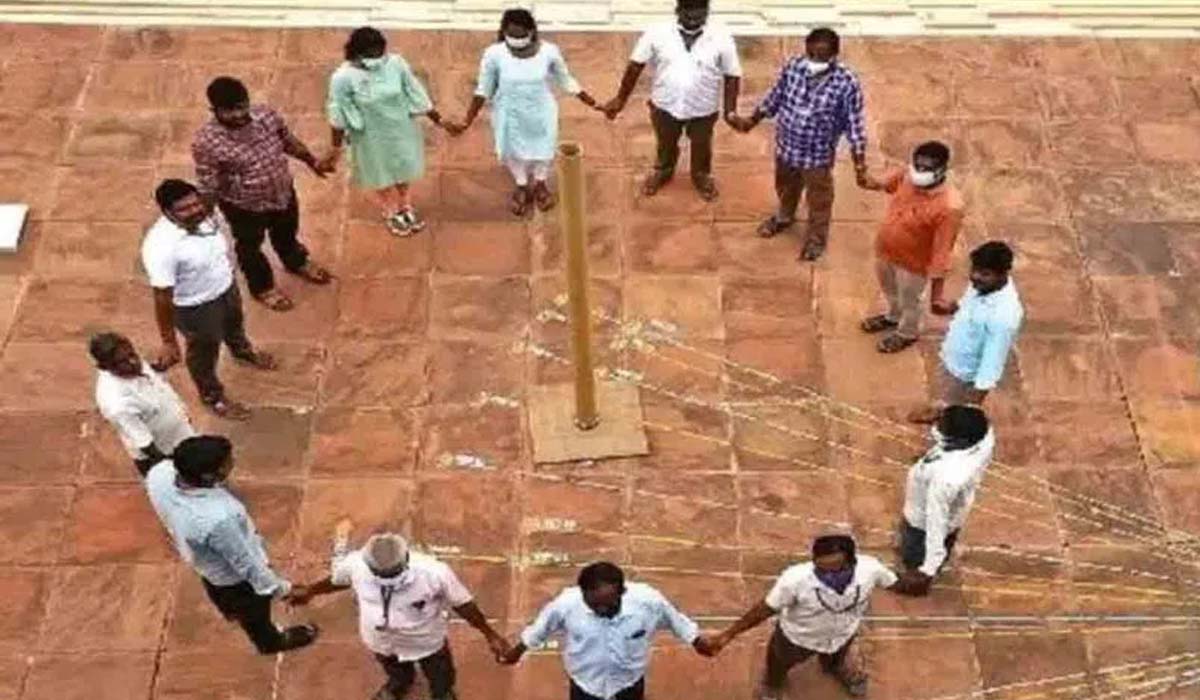 Zero Shadow Day | హైదరాబాదీలూ గెట్ రెడీ..! నేటి మధ్యాహ్నం మీ నీడ మాయం.. మీరూ ఇలా ట్రై చేయండి..! Zero Shadow Day | హైదరాబాదీలూ గెట్ రెడీ..! నేటి మధ్యాహ్నం మీ నీడ మాయం.. మీరూ ఇలా ట్రై చేయండి..!