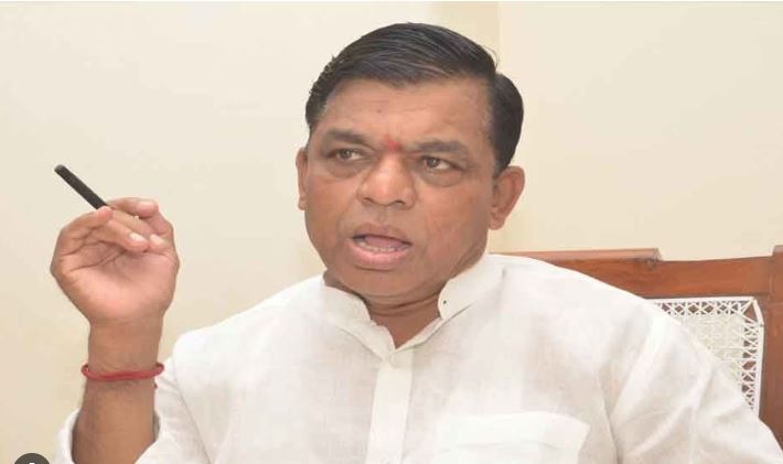 Ex Central Minister | చట్టాల గురించి తెలుసుకొని మాట్లాడాలి: బలరాం నాయక్ Ex Central Minister | చట్టాల గురించి తెలుసుకొని మాట్లాడాలి: బలరాం నాయక్