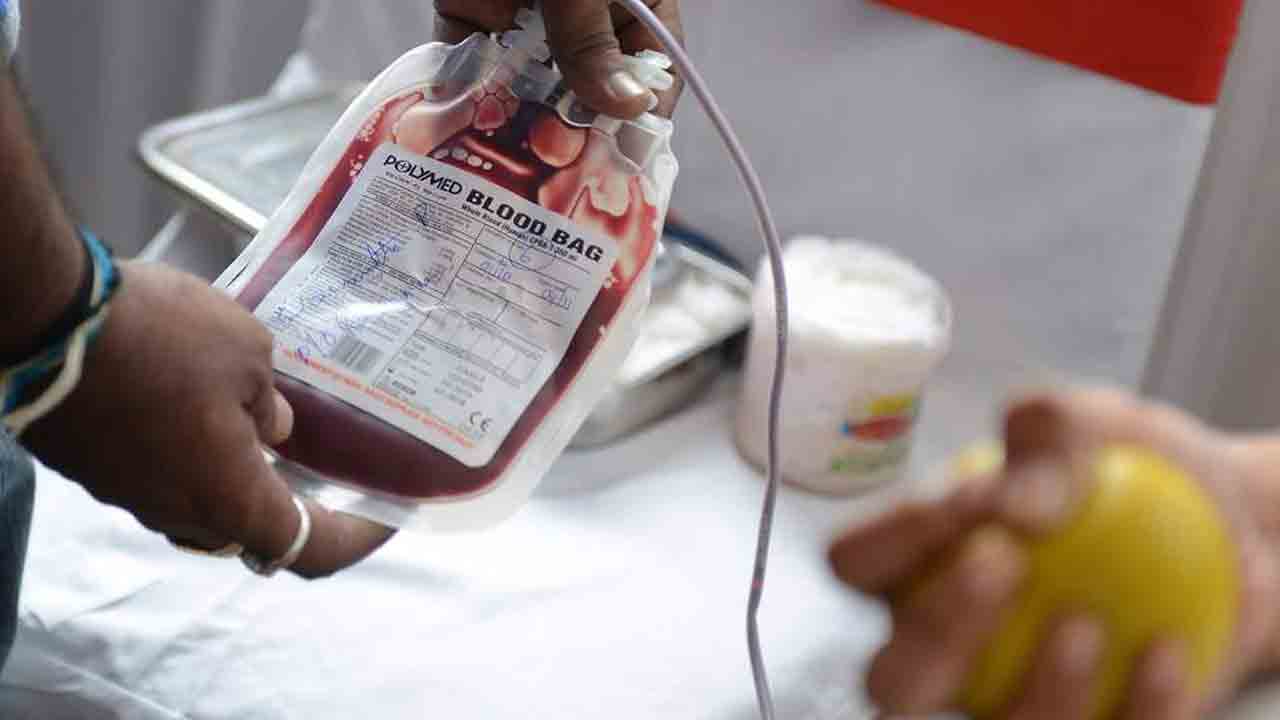 Blood Donation | ట్రాన్స్జెండర్ నుంచి రక్తం సేకరణకు నిరాకరణ.. ఎందుకంటే..? Blood Donation | ట్రాన్స్జెండర్ నుంచి రక్తం సేకరణకు నిరాకరణ.. ఎందుకంటే..?