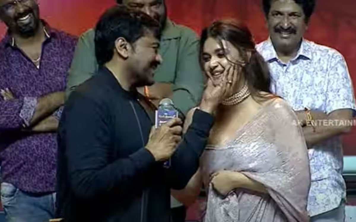 Chiranjeevi | కీర్తికి నేను అన్నయ్యని కాదు.. మా ఇంటి ఫుడ్ తిని గ్లామర్ బాగా పెంచింది: చిరంజీవి Chiranjeevi | కీర్తికి నేను అన్నయ్యని కాదు.. మా ఇంటి ఫుడ్ తిని గ్లామర్ బాగా పెంచింది: చిరంజీవి