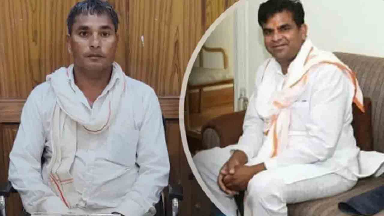 DSP | దళితుడిపై మూత్రం పోసి.. ఎమ్మెల్యే బూట్లు నాకించిన DSP DSP | దళితుడిపై మూత్రం పోసి.. ఎమ్మెల్యే బూట్లు నాకించిన DSP