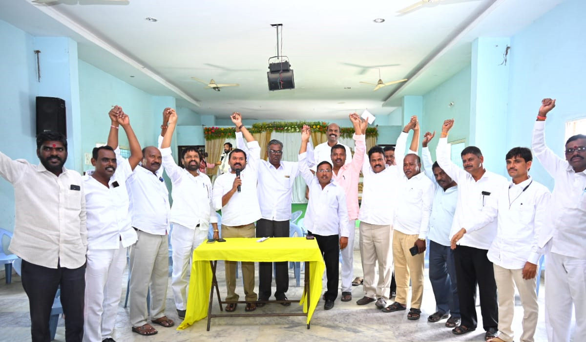 Motkupalli | మోత్కుపల్లికి టికెట్ ఇవ్వాలి: సీఎం కేసీఆర్కు అనుచరుల వినతి.! Motkupalli | మోత్కుపల్లికి టికెట్ ఇవ్వాలి: సీఎం కేసీఆర్కు అనుచరుల వినతి.!