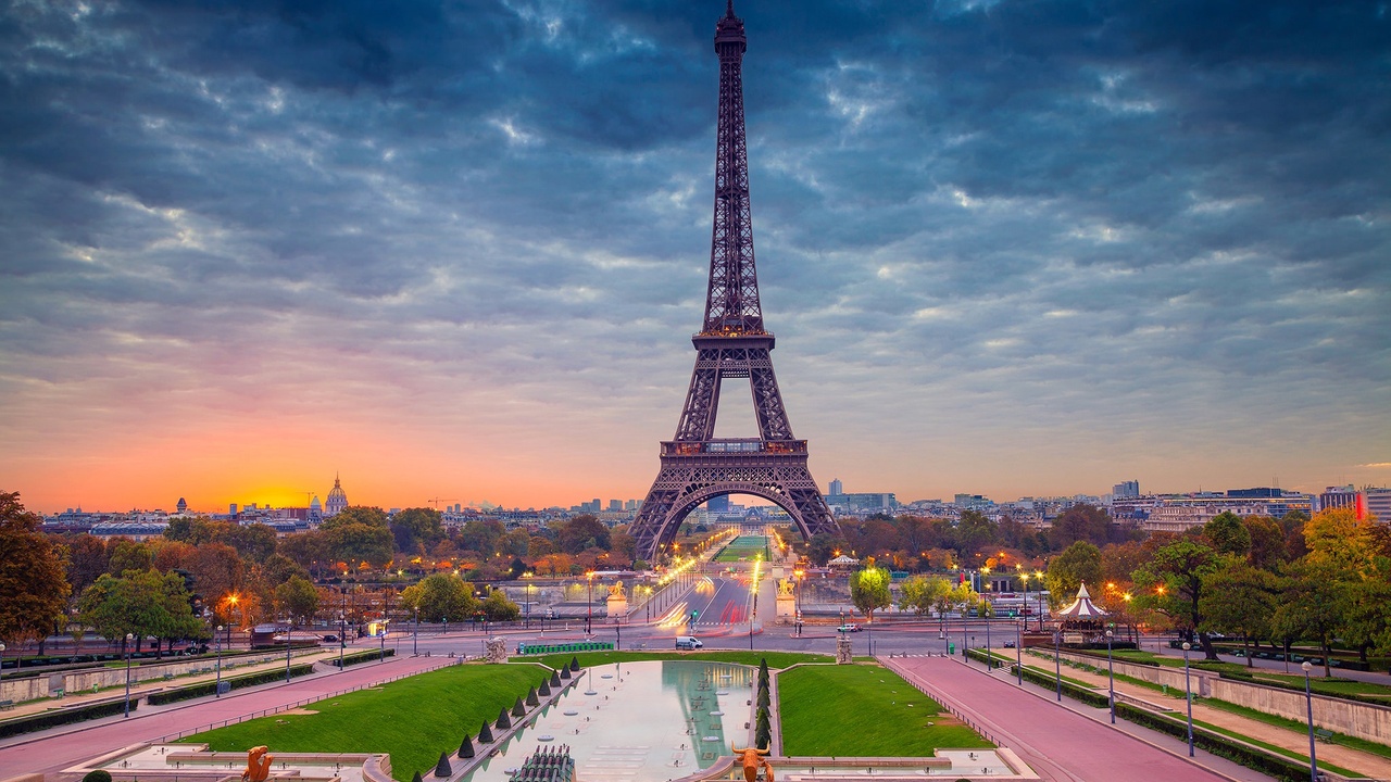 Eiffel Tower | ఈఫిల్ టవర్ను బాంబులతో పేల్చేస్తాం.. భద్రతా సిబ్బంది అప్రమత్తం Eiffel Tower | ఈఫిల్ టవర్ను బాంబులతో పేల్చేస్తాం.. భద్రతా సిబ్బంది అప్రమత్తం