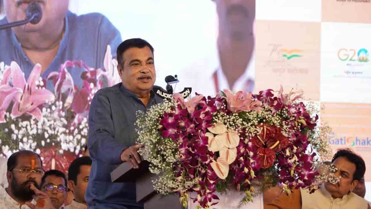 Nitin Gadkari | సైరన్కు బదులుగా భారతీయ సంగీతం.. కొత్త పాలసీపై నితిన్ గడ్కరీ ప్రకటన Nitin Gadkari | సైరన్కు బదులుగా భారతీయ సంగీతం.. కొత్త పాలసీపై నితిన్ గడ్కరీ ప్రకటన