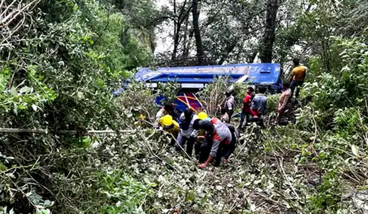 Uttarakhand | ఉత్తరాఖండ్లో యాత్రికుల బస్సు బోల్తా Uttarakhand | ఉత్తరాఖండ్లో యాత్రికుల బస్సు బోల్తా