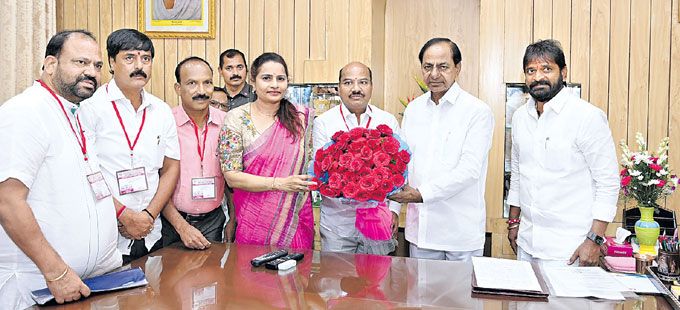 JAC | సీఎం కేసీఆర్ కి రుణపడి ఉంటాం: ఉద్యోగ సంఘాల జేఏసీ JAC | సీఎం కేసీఆర్ కి రుణపడి ఉంటాం: ఉద్యోగ సంఘాల జేఏసీ