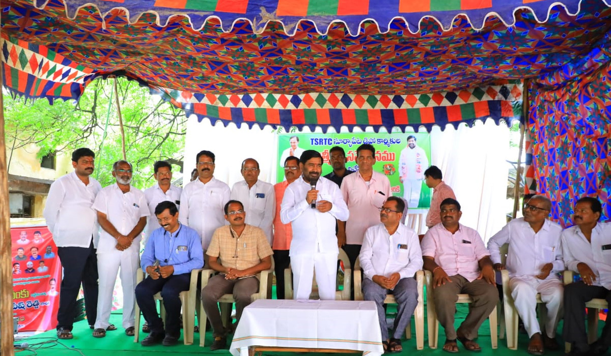 Minister Jagadish Reddy | ఆర్టీసీ విలీనం చారిత్రాత్మకం.. కార్మిక పక్షపాతి సీఎం కేసీఆర్: మంత్రి జగదీశ్రెడ్డి Minister Jagadish Reddy | ఆర్టీసీ విలీనం చారిత్రాత్మకం.. కార్మిక పక్షపాతి సీఎం కేసీఆర్: మంత్రి జగదీశ్రెడ్డి