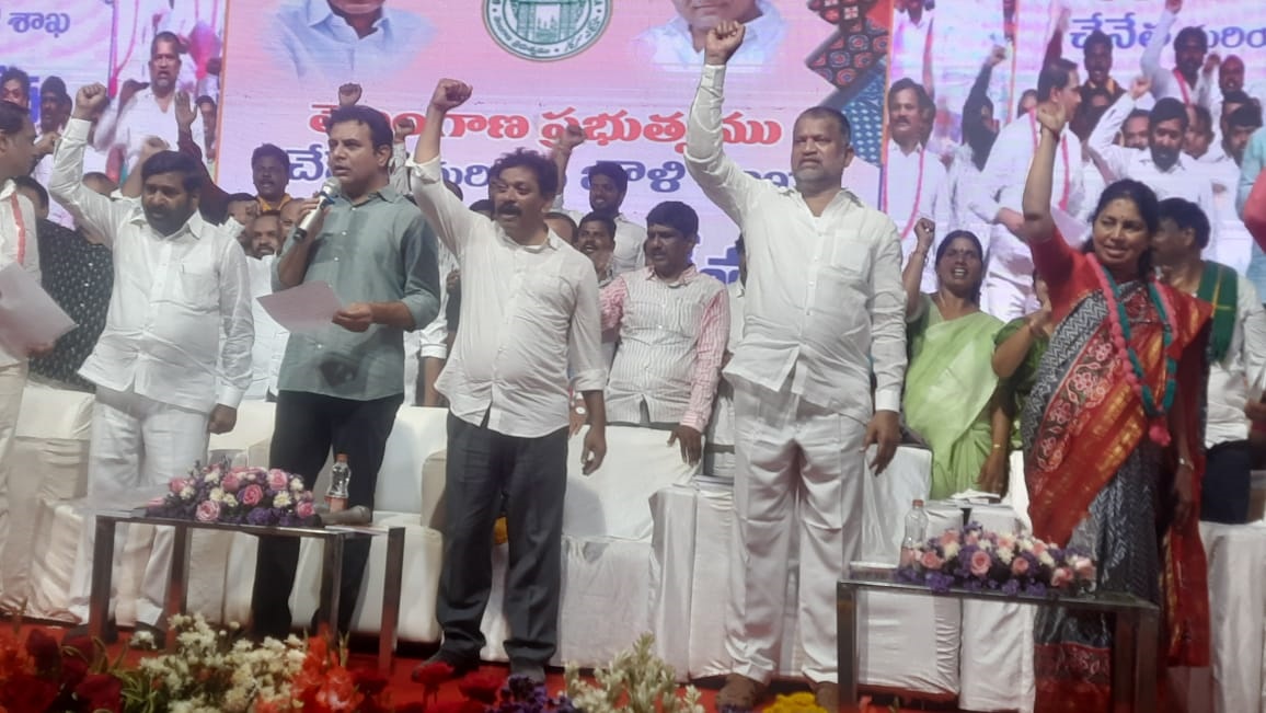 KTR | నేతన్నల సంక్షేమానికి.. ప్రభుత్వం చేయూత: పోచంపల్లిలో మంత్రి కేటీఆర్ KTR | నేతన్నల సంక్షేమానికి.. ప్రభుత్వం చేయూత: పోచంపల్లిలో మంత్రి కేటీఆర్