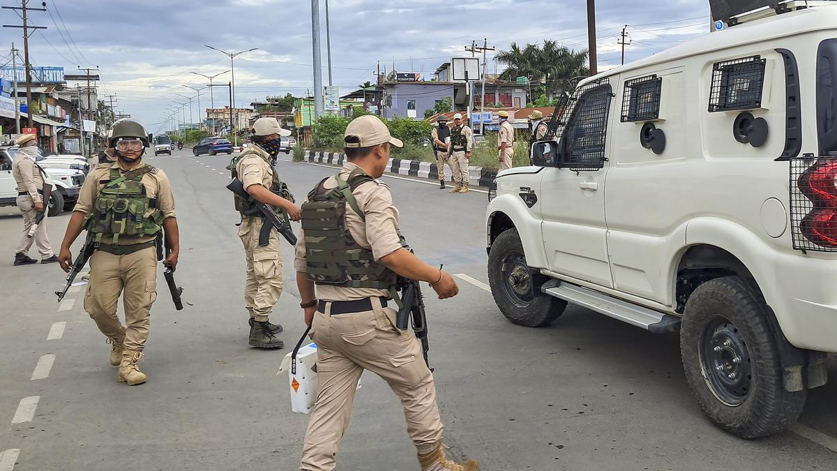 Manipur Violence | మణిపూర్లో మళ్లీ హింస.. తండ్రి,కొడుకుతో సహ ముగ్గురి హత్య Manipur Violence | మణిపూర్లో మళ్లీ హింస.. తండ్రి,కొడుకుతో సహ ముగ్గురి హత్య