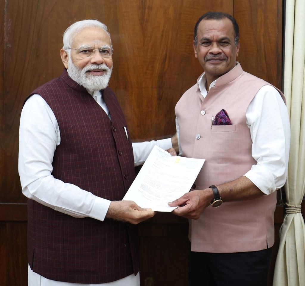 Hydrabad | గురునానక్, శ్రీనిధి యూనివర్సిటీలపై.. ప్రధాని మోడీకి ఎంపీ కోమటిరెడ్డి ఫిర్యాదు Hydrabad | గురునానక్, శ్రీనిధి యూనివర్సిటీలపై.. ప్రధాని మోడీకి ఎంపీ కోమటిరెడ్డి ఫిర్యాదు