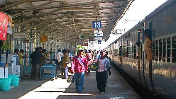 Indian Railway | ఈ రైల్వే ప్లాట్ఫామ్ నిబంధనల గురించి మీకు తెలుసా..? లేకపోతే మీ జేబులకు చిల్లులే..! Indian Railway | ఈ రైల్వే ప్లాట్ఫామ్ నిబంధనల గురించి మీకు తెలుసా..? లేకపోతే మీ జేబులకు చిల్లులే..!