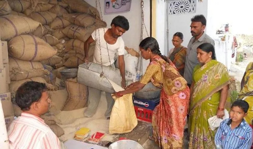 Telangana | రేషన్ డీలర్ల కమిషన్.. 1400కు పెంపు Telangana | రేషన్ డీలర్ల కమిషన్.. 1400కు పెంపు