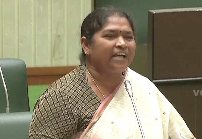 Seethakka | ములుగుకు ప్రత్యేక ప్యాకేజీ ఇవ్వాలి: సీతక్క Seethakka | ములుగుకు ప్రత్యేక ప్యాకేజీ ఇవ్వాలి: సీతక్క