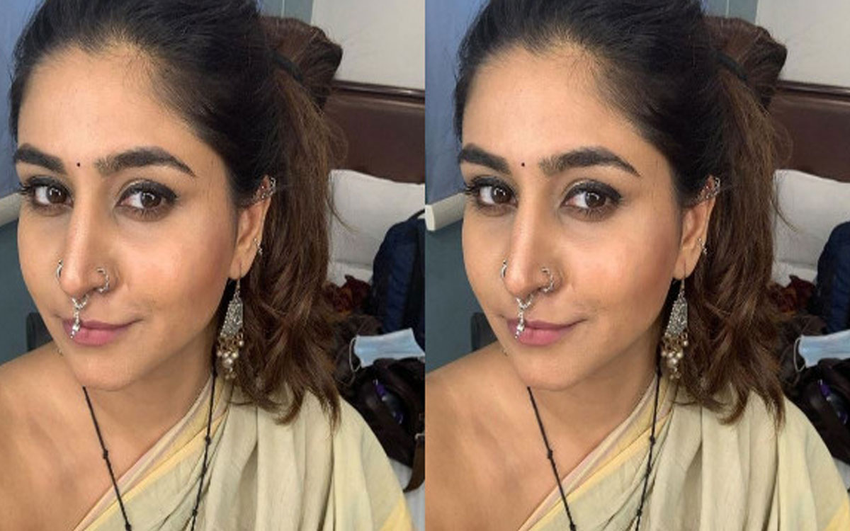 Varshini Sounderajan | ఆ డైరెక్టర్ నన్ను హోటల్కి పిలిచి బెడ్పై పడుకోమన్నాడు.. వర్షిణి షాకింగ్ కామెంట్స్ Varshini Sounderajan | ఆ డైరెక్టర్ నన్ను హోటల్కి పిలిచి బెడ్పై పడుకోమన్నాడు.. వర్షిణి షాకింగ్ కామెంట్స్