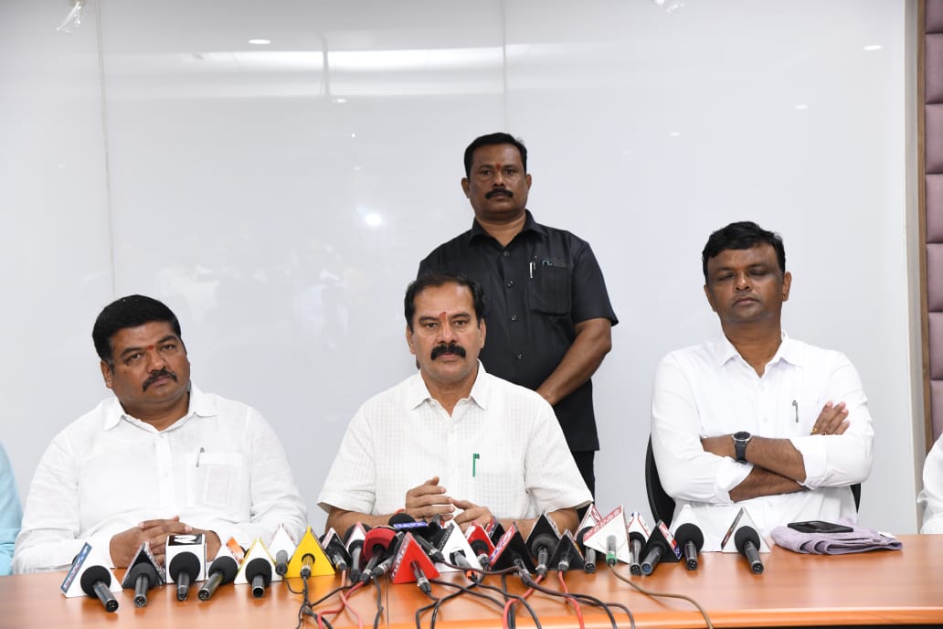 Warangal | వరద సాయం రూ.250 కోట్లు : ప్రభుత్వ చీఫ్ విప్ వినయ్ భాస్కర్ Warangal | వరద సాయం రూ.250 కోట్లు : ప్రభుత్వ చీఫ్ విప్ వినయ్ భాస్కర్