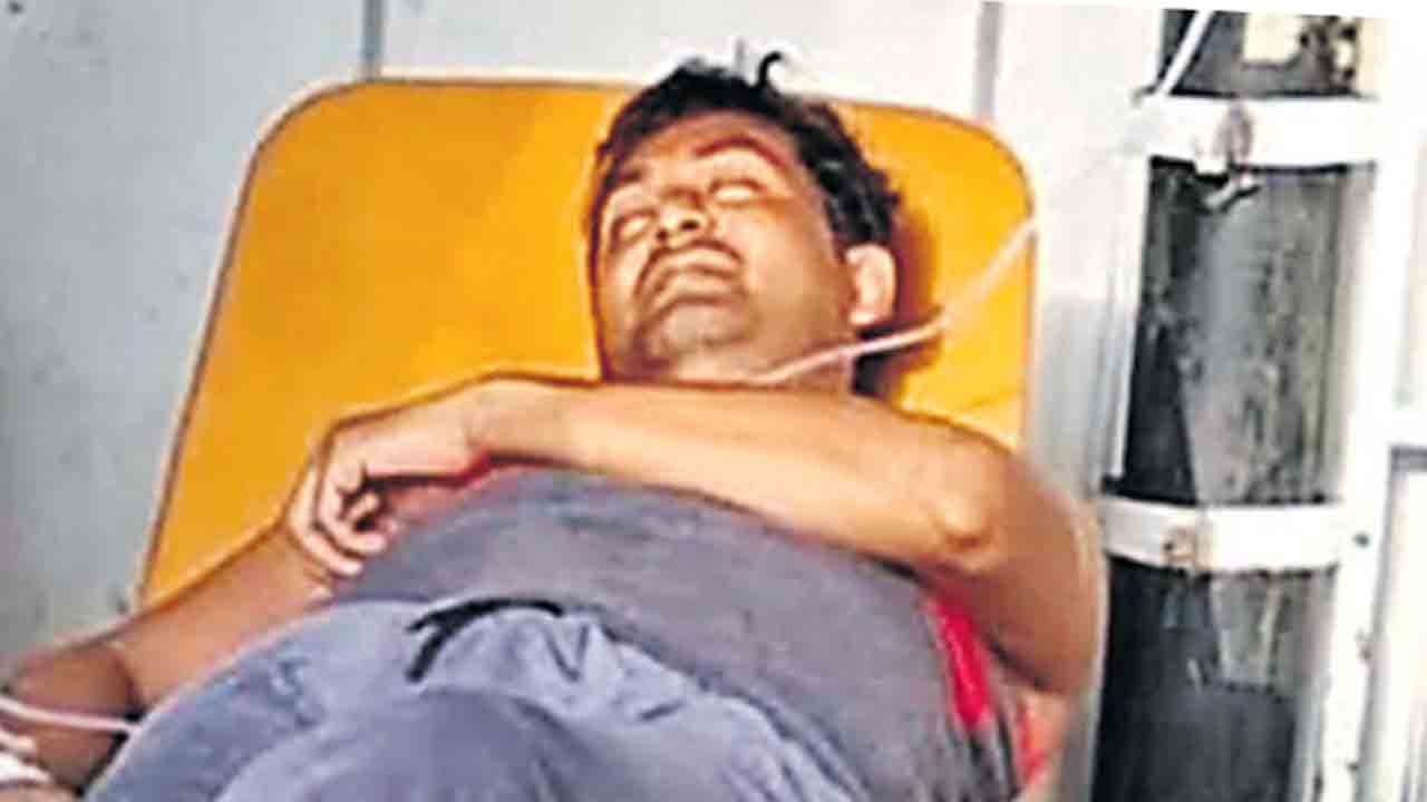 Diarrhoea | యూట్యూబ్ చూసి సొంత వైద్యం.. 10 కర్పూరం బిళ్లలను మింగేశాడు.. Diarrhoea | యూట్యూబ్ చూసి సొంత వైద్యం.. 10 కర్పూరం బిళ్లలను మింగేశాడు..