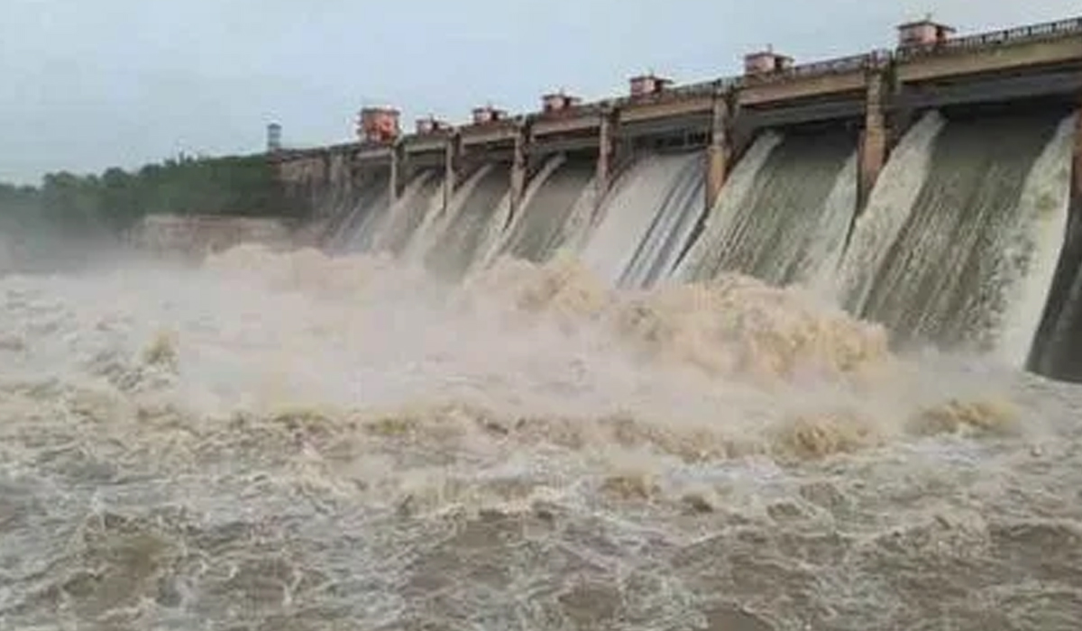 Adilabad | ప్రాజెక్టులు కళకళ.. భారీగా చేరుతున్న వరద నీరు Adilabad | ప్రాజెక్టులు కళకళ.. భారీగా చేరుతున్న వరద నీరు