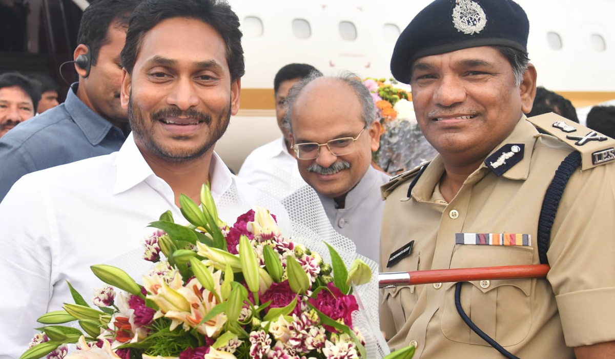 CM Jagan | లండన్ పర్యటన ముగించుకుని ఏపీకి సీఎం జగన్ CM Jagan | లండన్ పర్యటన ముగించుకుని ఏపీకి సీఎం జగన్