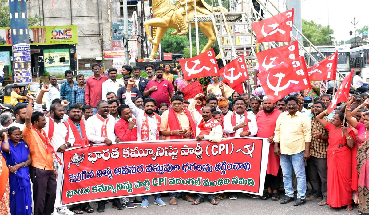 CPI | ధరల పెరుగుదలపై సీపీఐ కన్నెర్ర.. వరంగల్ జిల్లా వ్యాప్తంగా నిరసనలు CPI | ధరల పెరుగుదలపై సీపీఐ కన్నెర్ర.. వరంగల్ జిల్లా వ్యాప్తంగా నిరసనలు