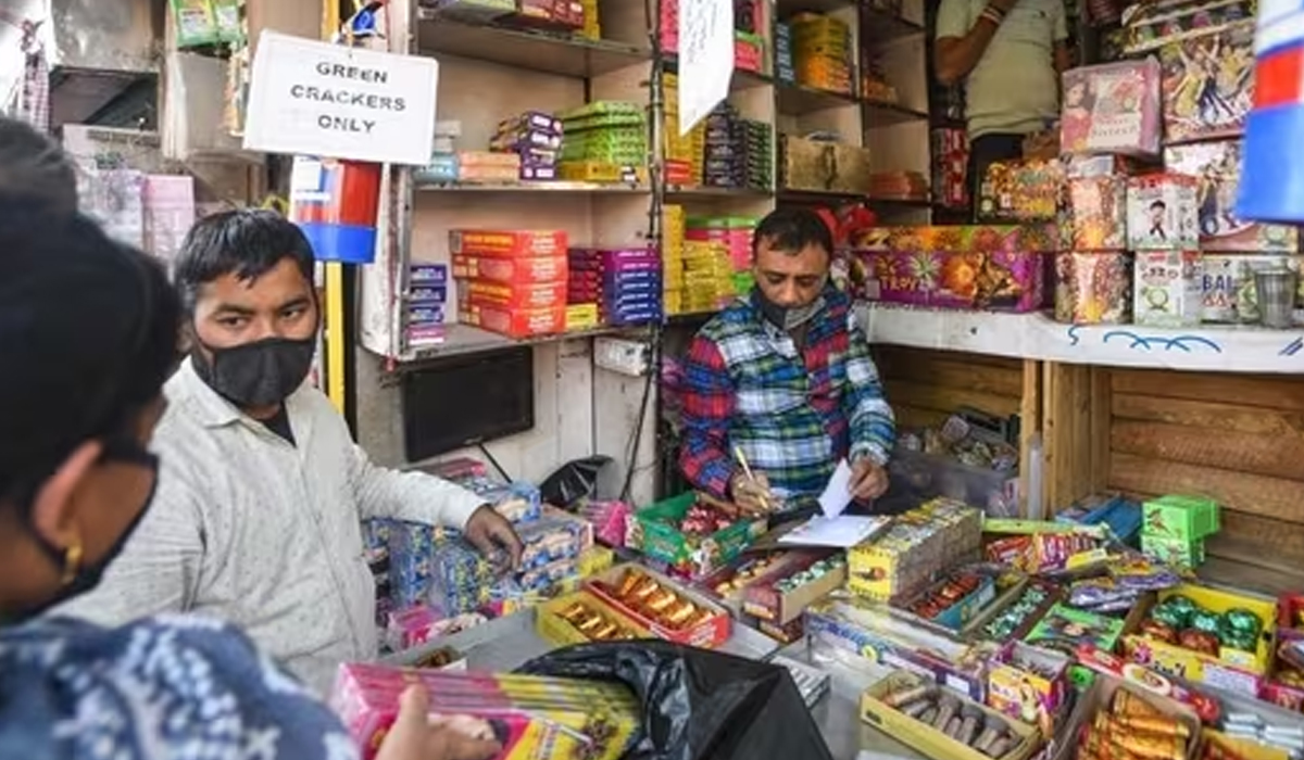 Cracker Ban | ఢిల్లీలో పటాకుల అమ్మకాలపై నిషేధం Cracker Ban | ఢిల్లీలో పటాకుల అమ్మకాలపై నిషేధం