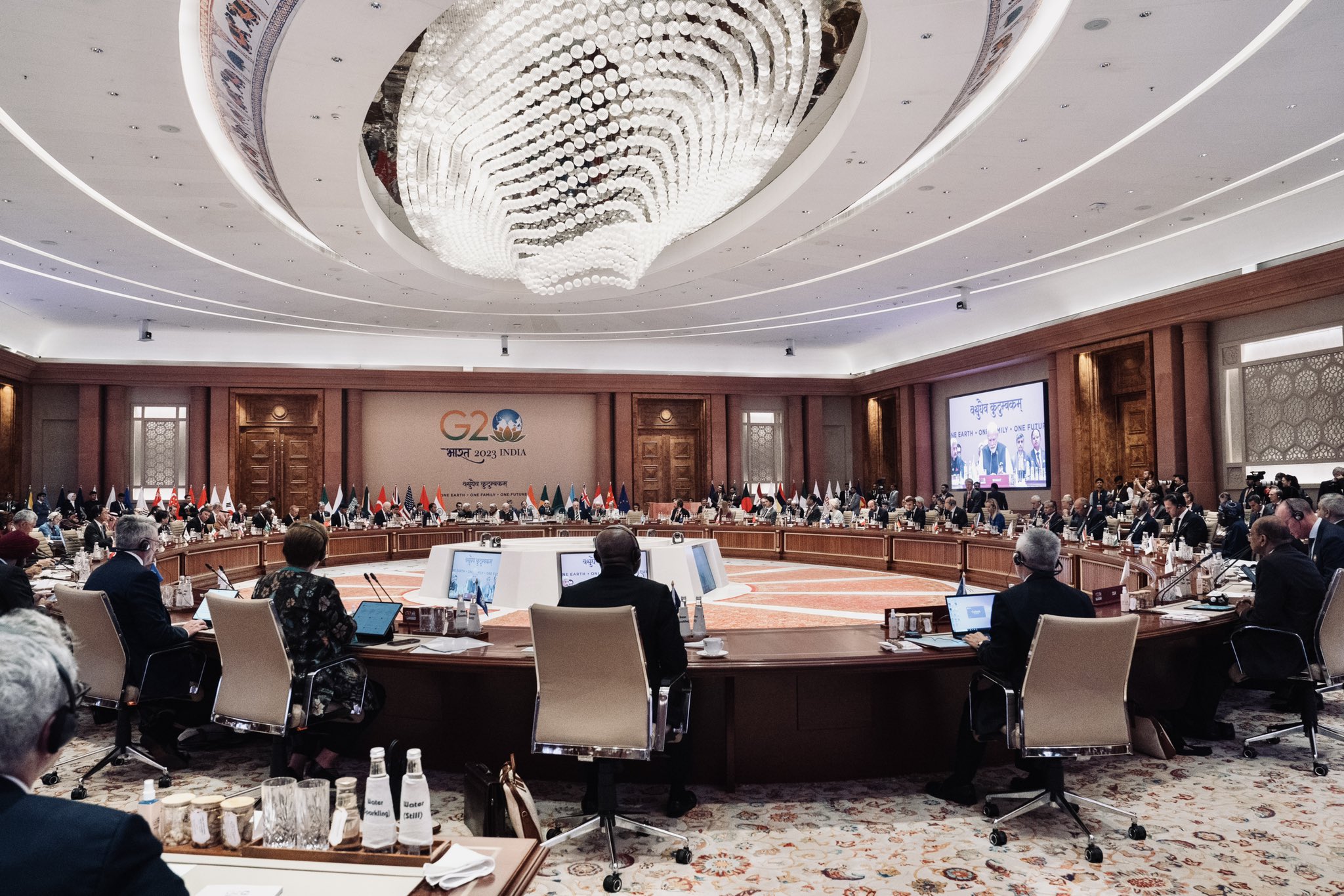 G20 | ముగిసిన జీ-20 శిఖరాగ్ర సదస్సు.. తదుపరి అధ్యక్షుడిగా బ్రెజిల్ అధ్యక్షుడు G20 | ముగిసిన జీ-20 శిఖరాగ్ర సదస్సు.. తదుపరి అధ్యక్షుడిగా బ్రెజిల్ అధ్యక్షుడు