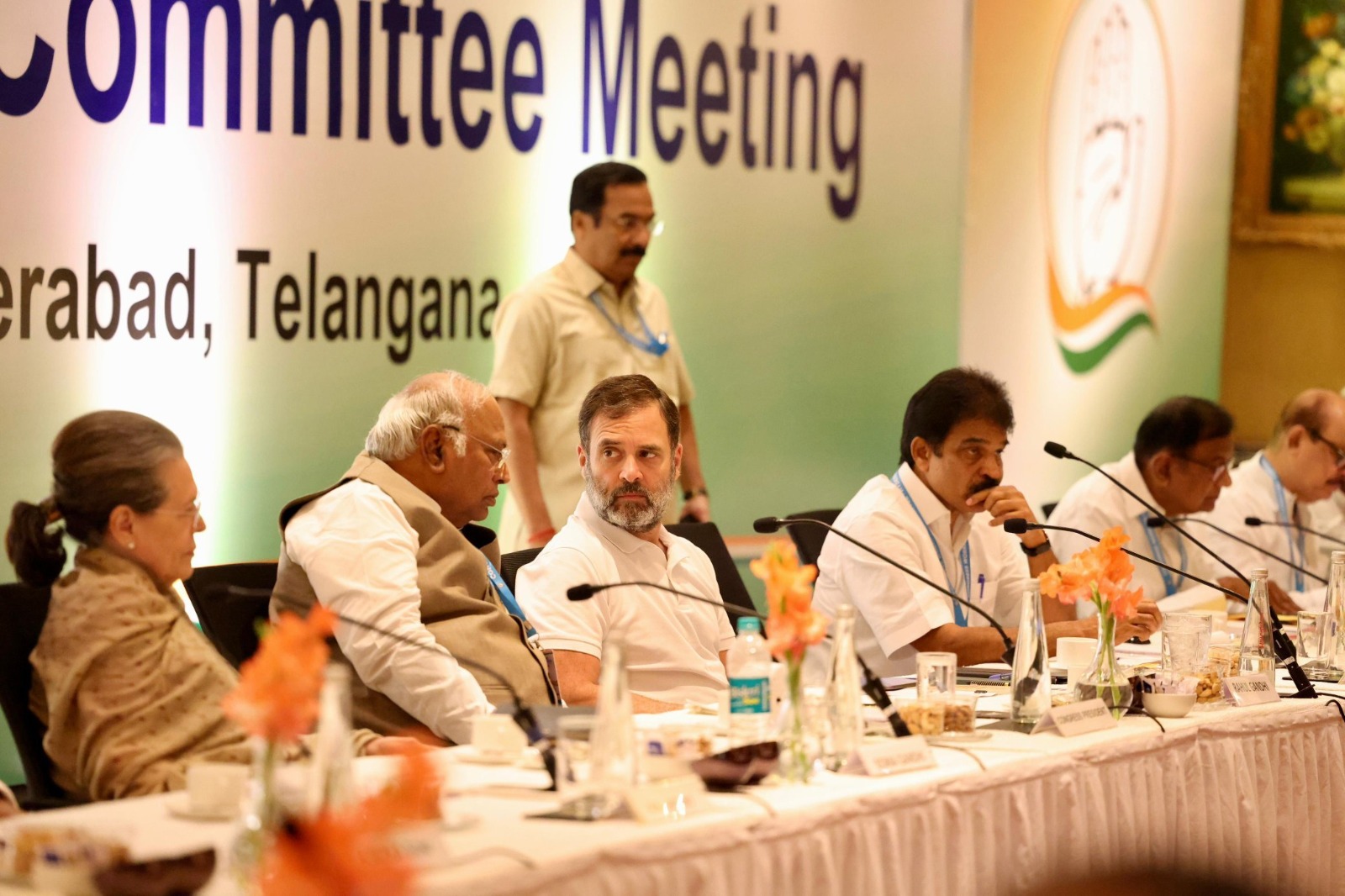CWC | తెలంగాణ మనదే.. ఢిల్లీ మనదే: శ్రేణులకు ఏఐసీసీ అగ్రనేతల నిర్దేశం CWC | తెలంగాణ మనదే.. ఢిల్లీ మనదే: శ్రేణులకు ఏఐసీసీ అగ్రనేతల నిర్దేశం