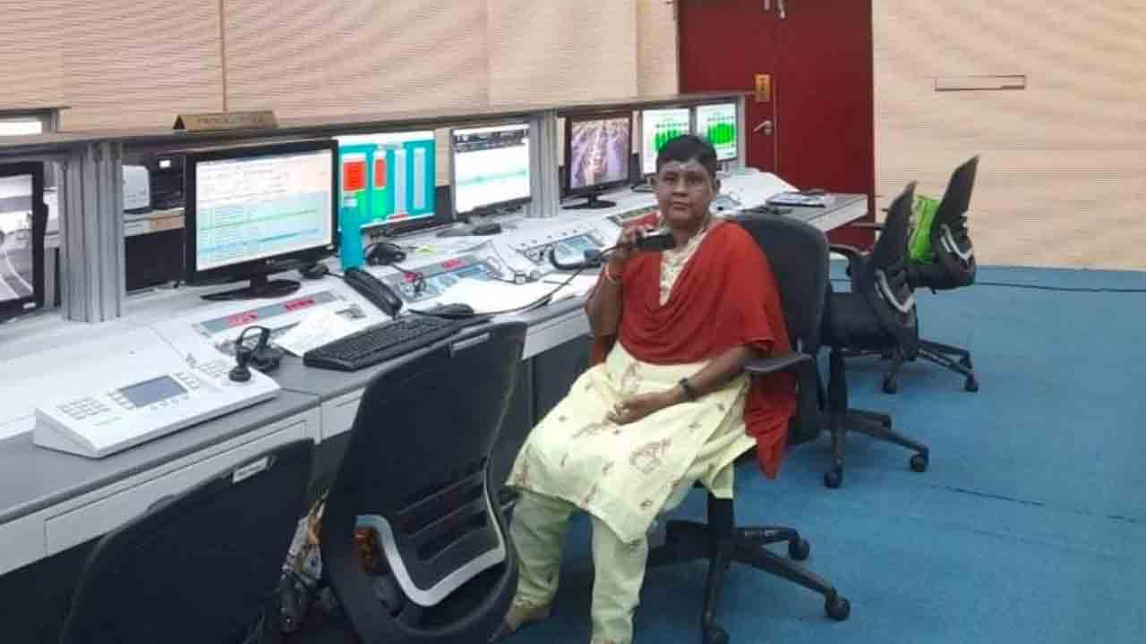 ISRO Scientist | ఇస్రో.. కౌంట్డౌన్ వినిపించే ఉద్యోగిని కన్నుమూత ISRO Scientist | ఇస్రో.. కౌంట్డౌన్ వినిపించే ఉద్యోగిని కన్నుమూత