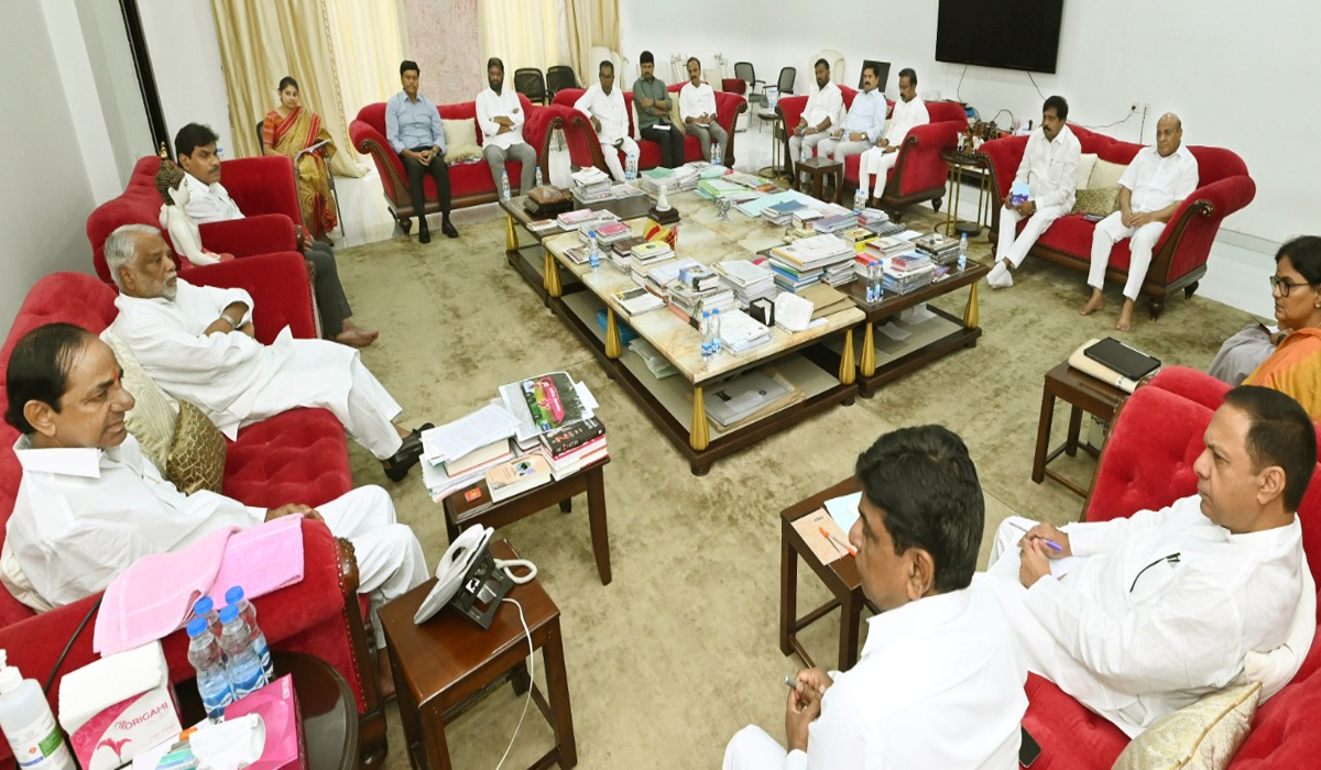 CM KCR | బీసీ బిల్లు, మహిళా రిజర్వేషన్ బిల్లులు తీసుకురండి.. కేంద్రానికి సీఎం కేసీఆర్ లేఖ CM KCR | బీసీ బిల్లు, మహిళా రిజర్వేషన్ బిల్లులు తీసుకురండి.. కేంద్రానికి సీఎం కేసీఆర్ లేఖ