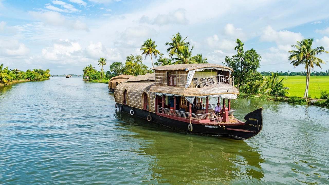 IRCTC Tourism | కేరళ అందాలను చూసొద్దాం రండి..! తక్కువ ధరకే స్పెషల్ ప్యాకేజీని ప్రకటించిన ఐఆర్సీటీసీ..! IRCTC Tourism | కేరళ అందాలను చూసొద్దాం రండి..! తక్కువ ధరకే స్పెషల్ ప్యాకేజీని ప్రకటించిన ఐఆర్సీటీసీ..!