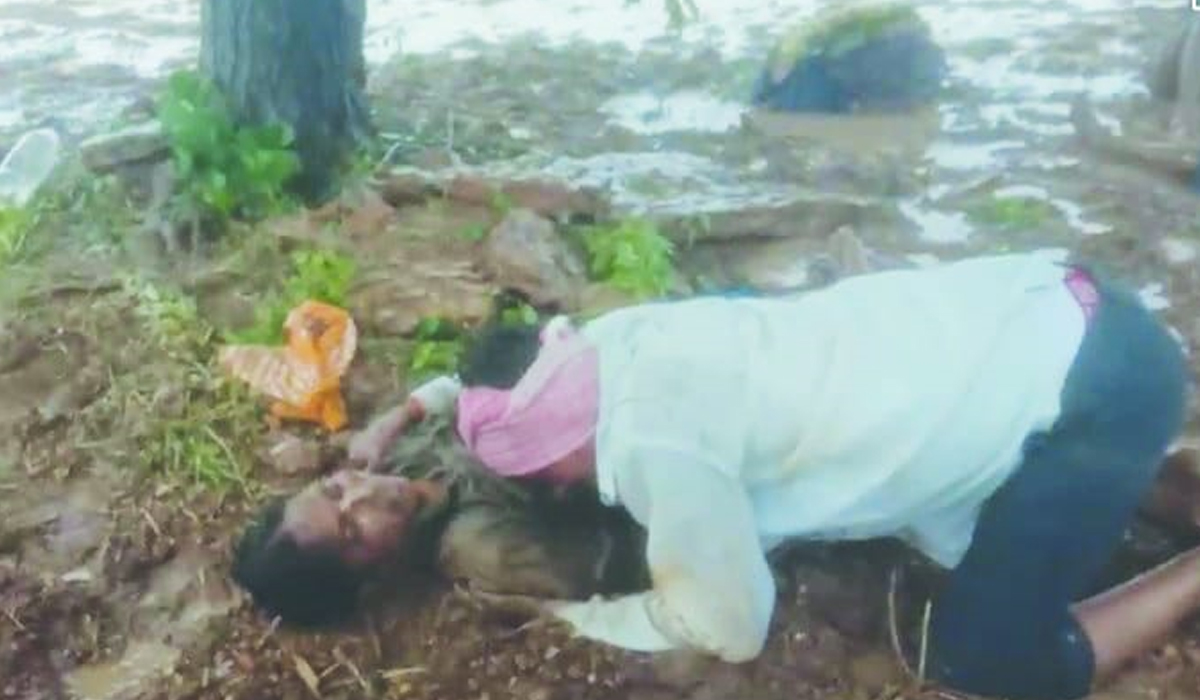 Bhupalpally | భూపాలపల్లి: పిడుగు పడి ముగ్గురు మృతి Bhupalpally | భూపాలపల్లి: పిడుగు పడి ముగ్గురు మృతి