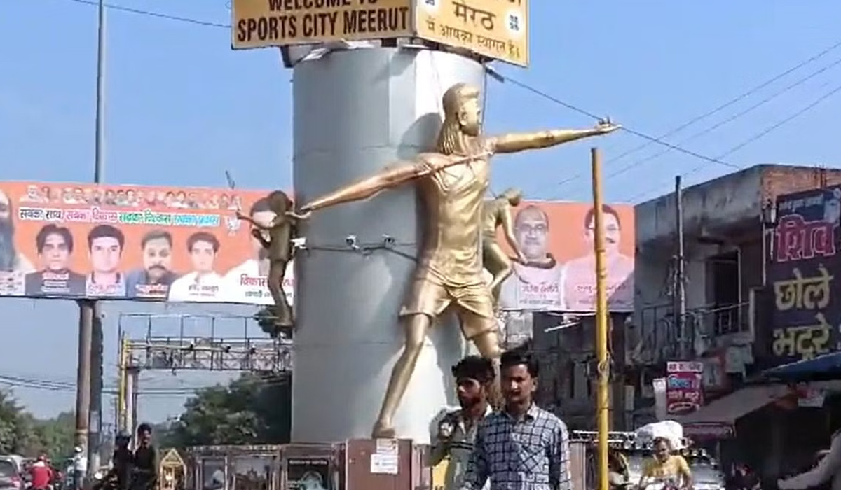 Neeraj Chopra | నీరజ్ చోప్రా విగ్రహంలోని ఈటె చోరీ Neeraj Chopra | నీరజ్ చోప్రా విగ్రహంలోని ఈటె చోరీ