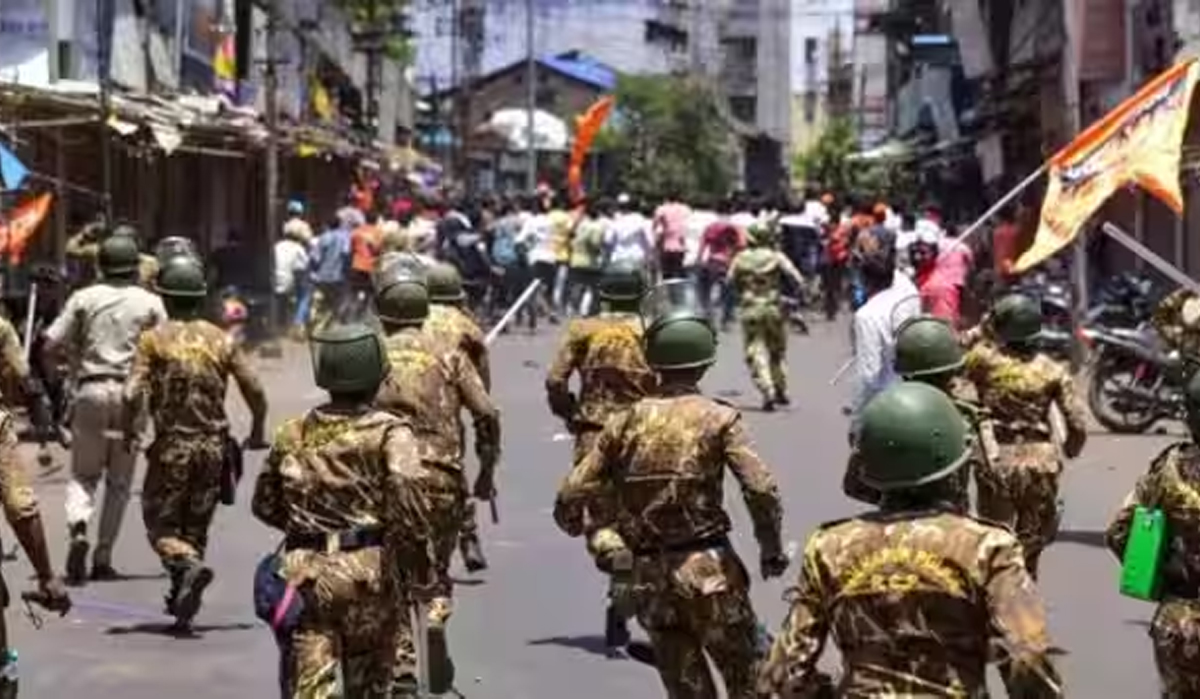 Maharashtra | మహారాష్ట్ర: సోషల్మీడియాలో వివాదాస్పద పోస్టు.. సతారాలో మత ఘర్షణలు Maharashtra | మహారాష్ట్ర: సోషల్మీడియాలో వివాదాస్పద పోస్టు.. సతారాలో మత ఘర్షణలు