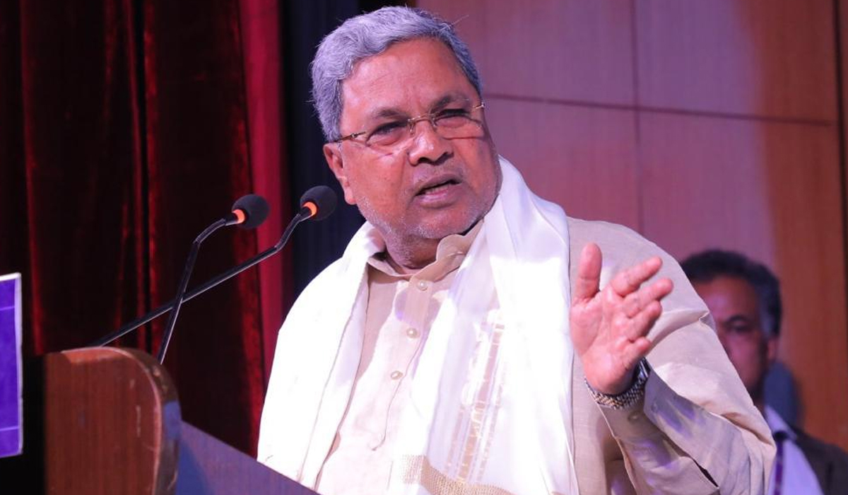 Karnataka | షర్ట్ విప్పి.. నన్ను ఆలయంలోకి వెళ్లమన్నారు.. కర్ణాటక సీఎం వివాదాస్పద వ్యాఖ్యలు Karnataka | షర్ట్ విప్పి.. నన్ను ఆలయంలోకి వెళ్లమన్నారు.. కర్ణాటక సీఎం వివాదాస్పద వ్యాఖ్యలు