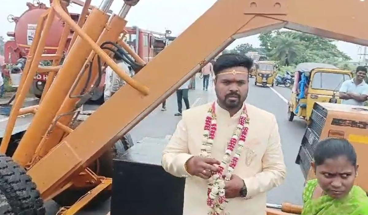 Warangal | ట్రాఫిక్లో చిక్కుకున్న వరుడు.. ముహూర్తం సమీపించడంతో హైరానా Warangal | ట్రాఫిక్లో చిక్కుకున్న వరుడు.. ముహూర్తం సమీపించడంతో హైరానా