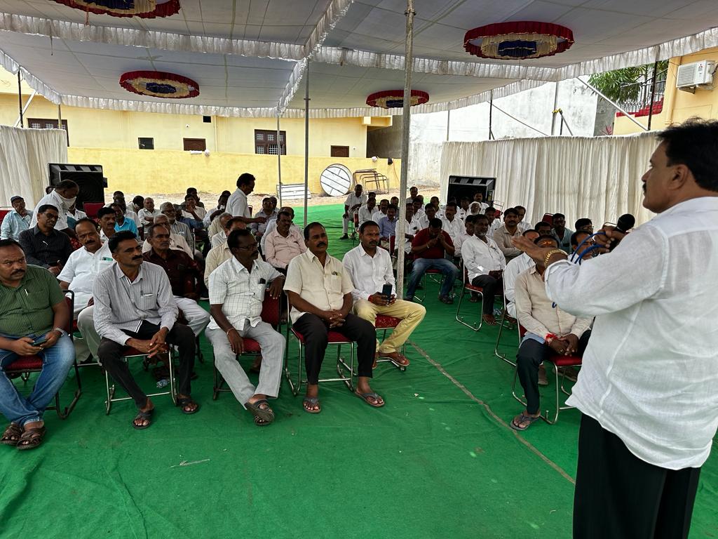 Santosh Kumar | కాంగ్రెస్లోకి మాజీ ఎమ్మెల్సీ.. మాతృ సంస్థలోకి సంతోష్ కుమార్ Santosh Kumar | కాంగ్రెస్లోకి మాజీ ఎమ్మెల్సీ.. మాతృ సంస్థలోకి సంతోష్ కుమార్
